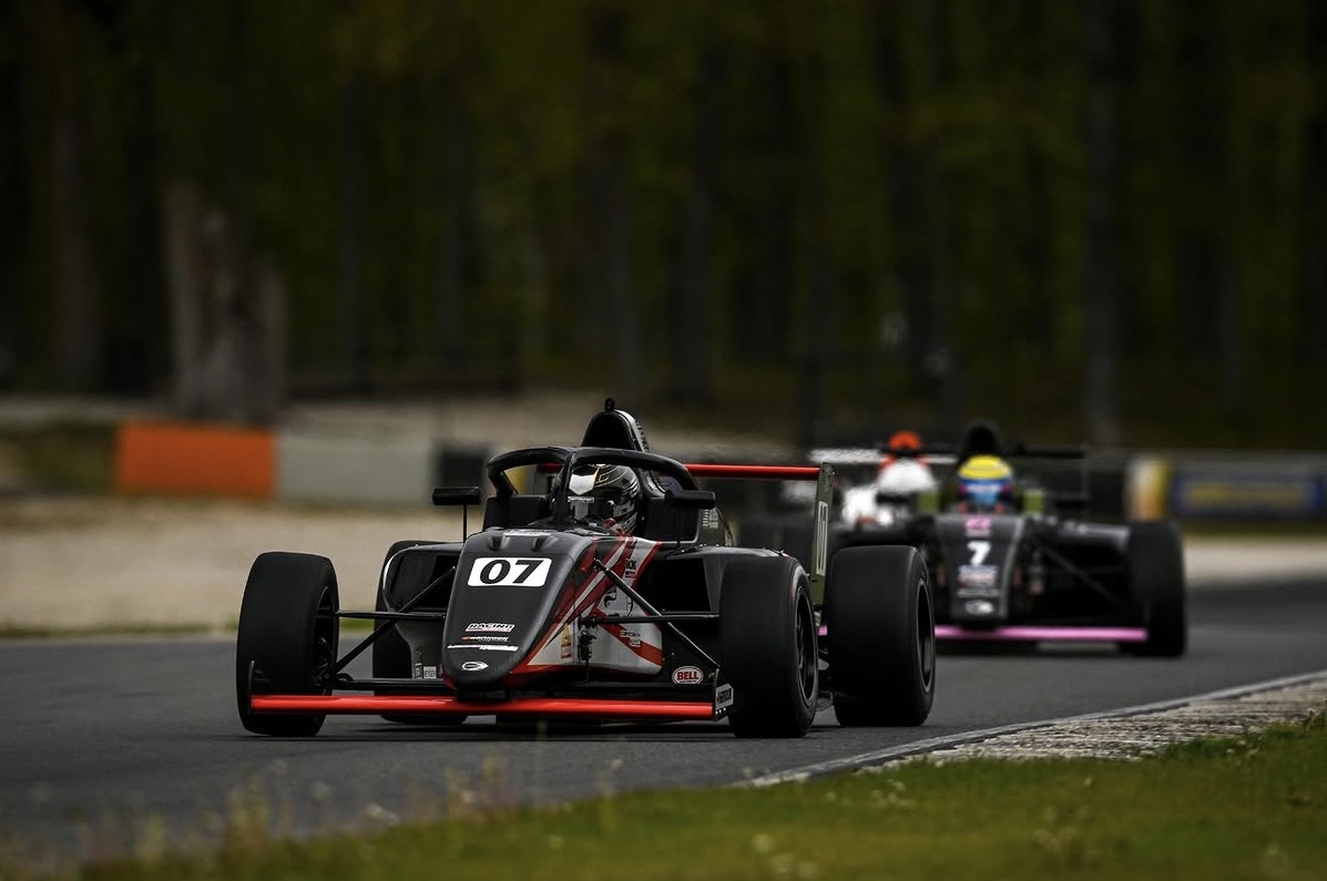Car number 07 leading on track
